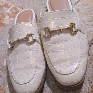 Old Navy Cream Croc-Embossed Loafers with Gold Detail